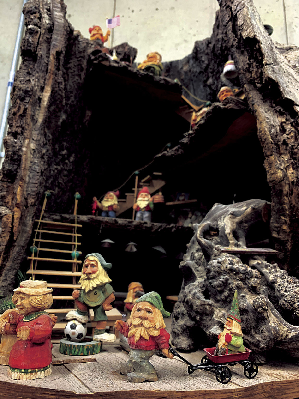 Tree stump elves